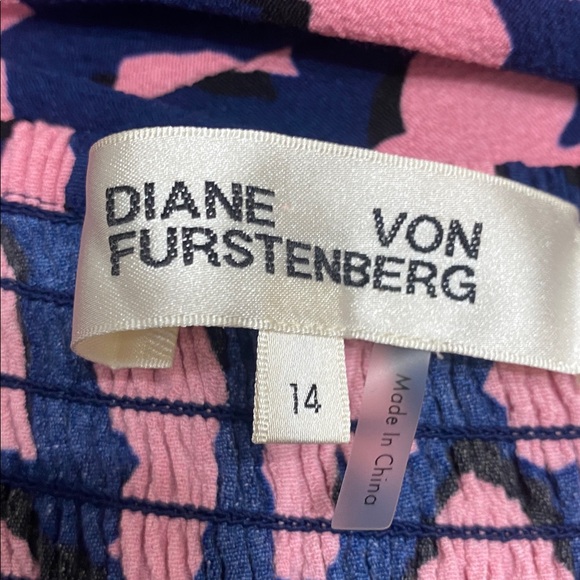 DIANE VON FURSTENBERG
Joanna Crepe Midi Dress In Leaf Shadow - Picture 9 of 10